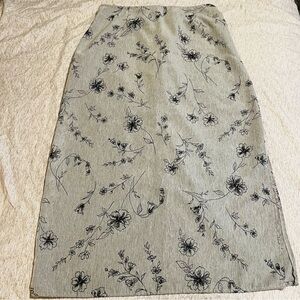 Jaclyn Smith Gray Floral Design Skirt - Women’s Size Large